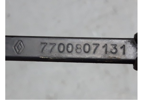 Щіткотримач правий, поводок склоочистника лобового скла Renault 19, 7700807131, 7700807138